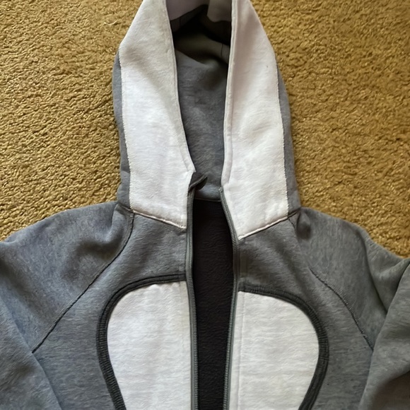 Lululemon jacket. No longer sold in stores or online - Picture 3 of 6